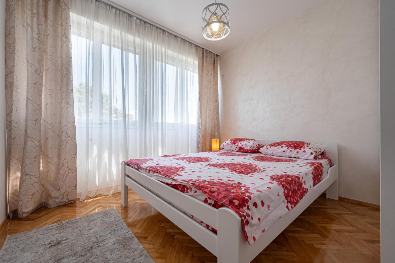 Clock Tower Lux Apartment Подгорица Экстерьер фото