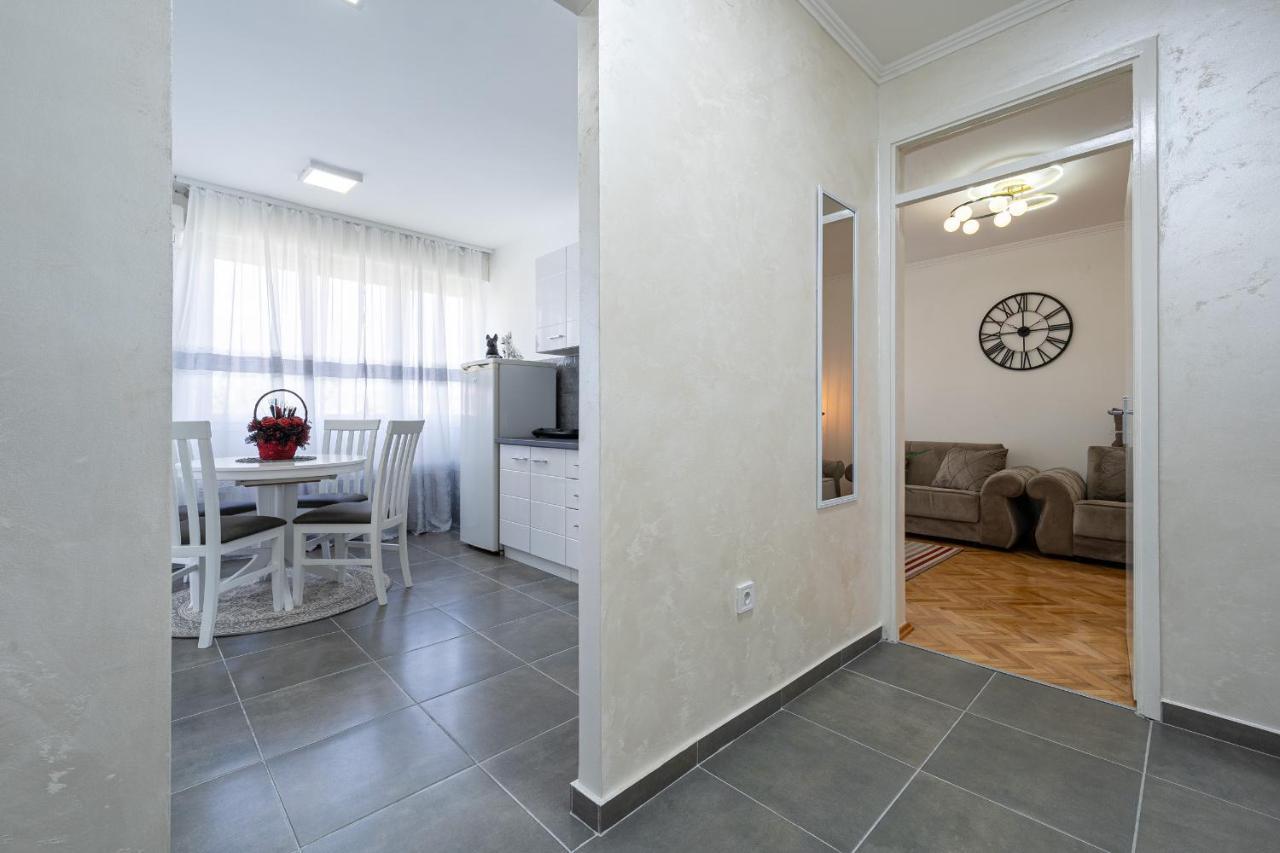 Clock Tower Lux Apartment Подгорица Экстерьер фото